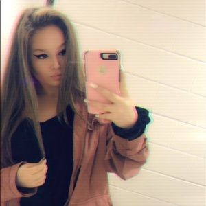 Meet your Posher, Selena